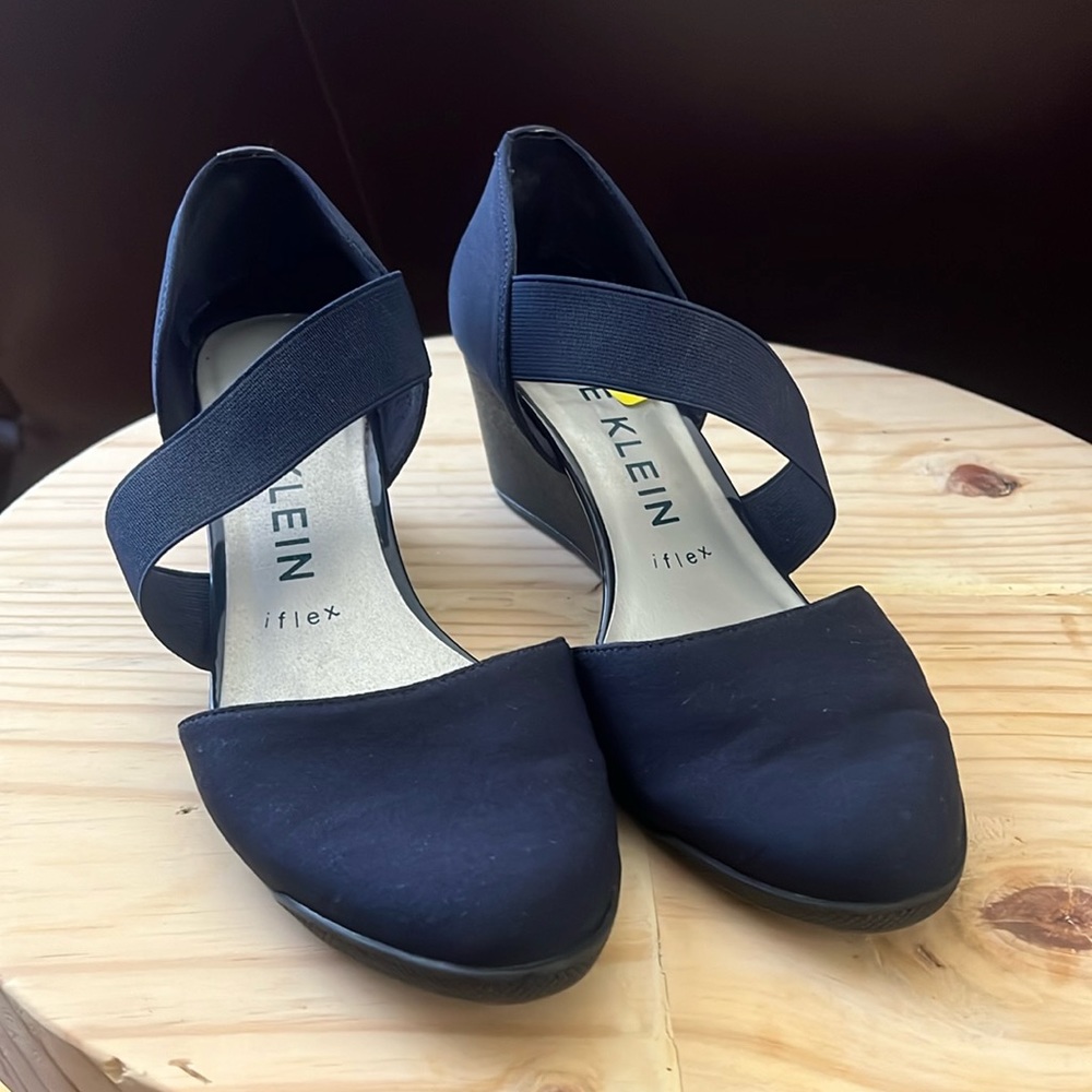 Anne Klein flex size 6.5 navy wedgesJT-A